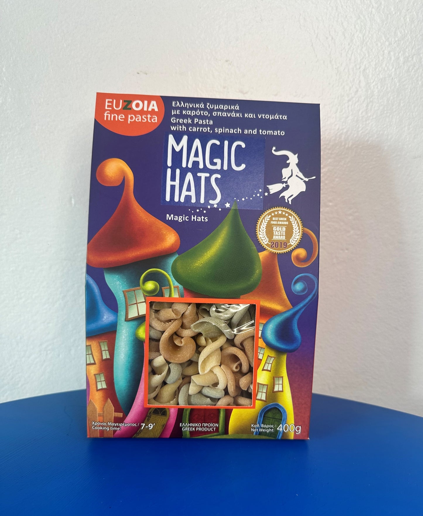 Magic Hats (Pasta with carrot, spinach and tomato)